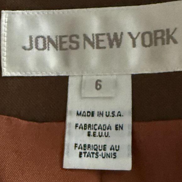 Jones NY Brown 2-piece Pant Suit. Size 6. Chic/Timeless - Picture 6 of 9